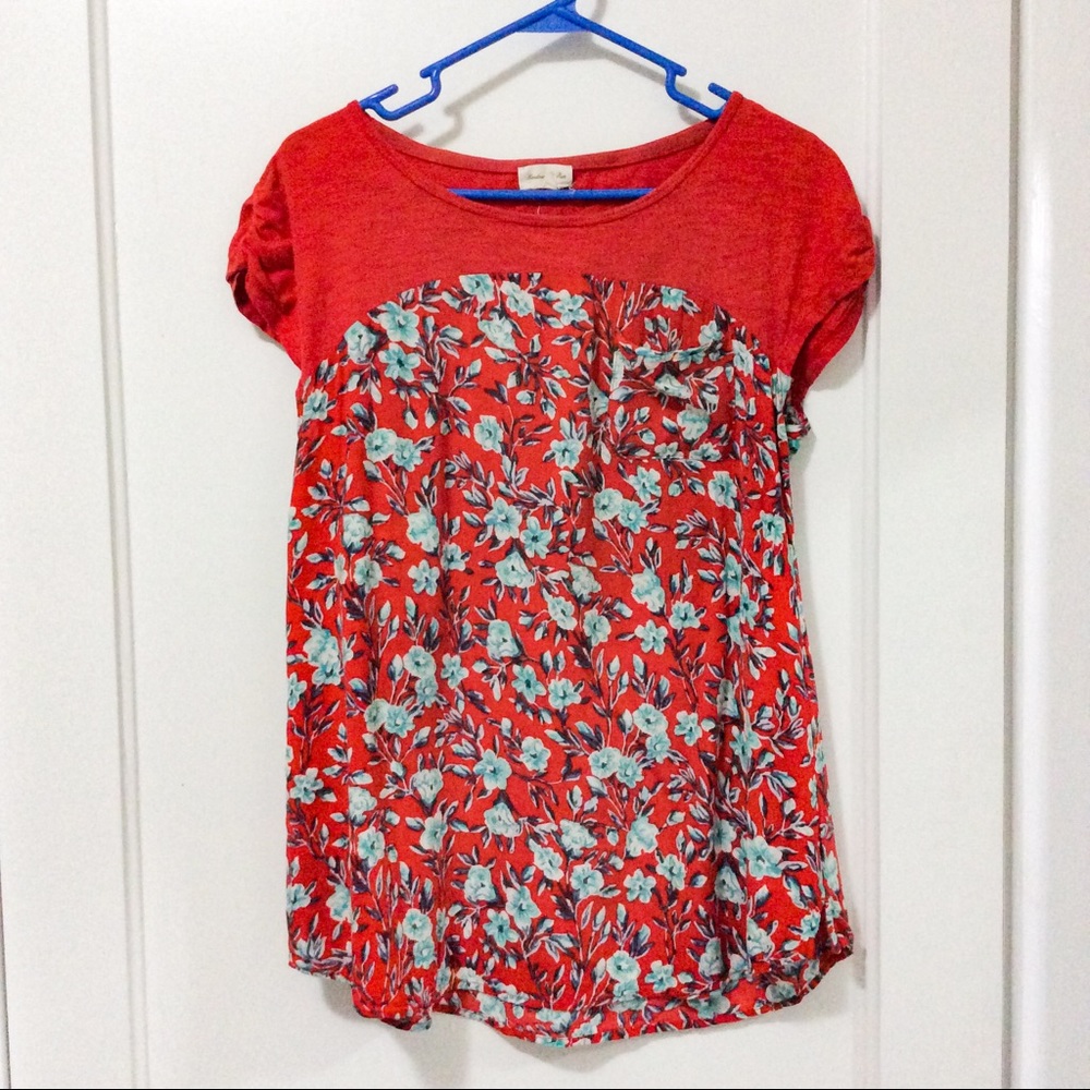 Super soft flowy floral top size M